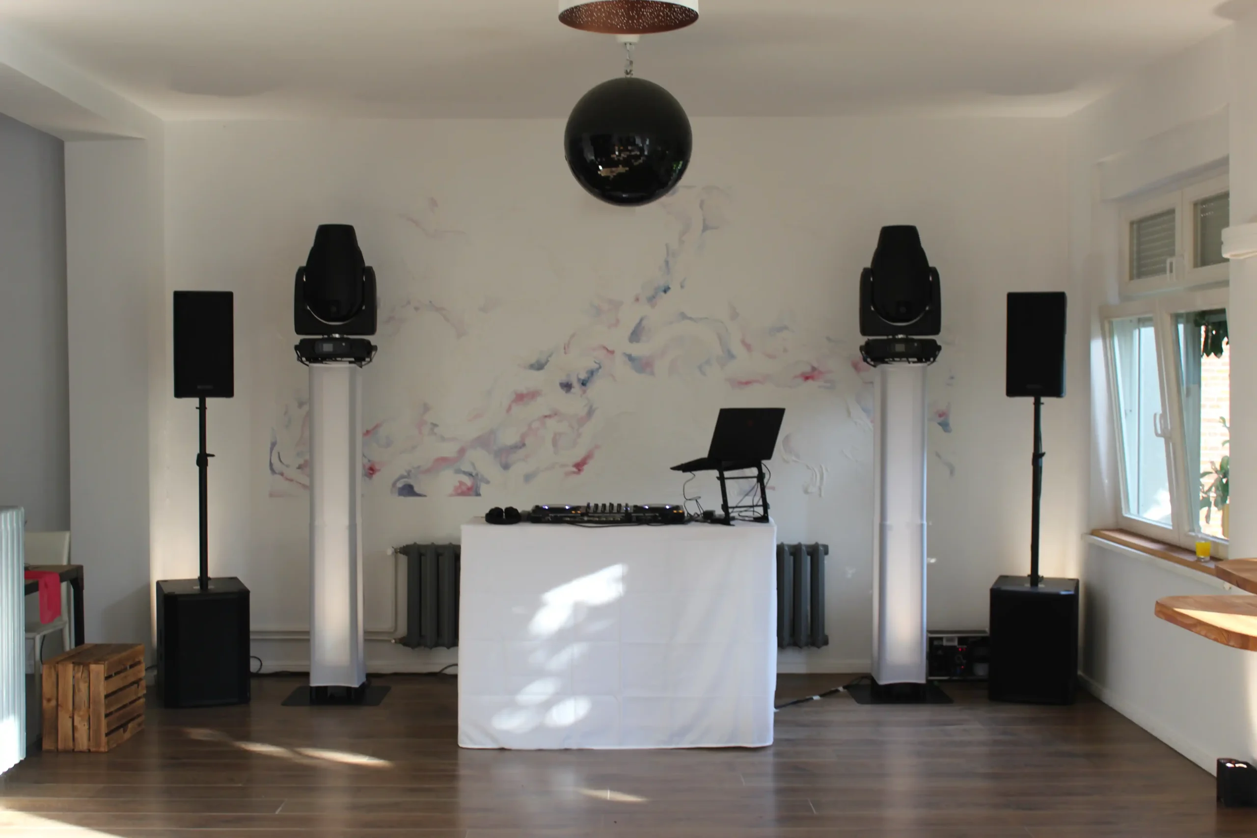 Professionelle PA-Lautsprecher von DJ Toby Ace für klaren Sound auf einer Hochzeit